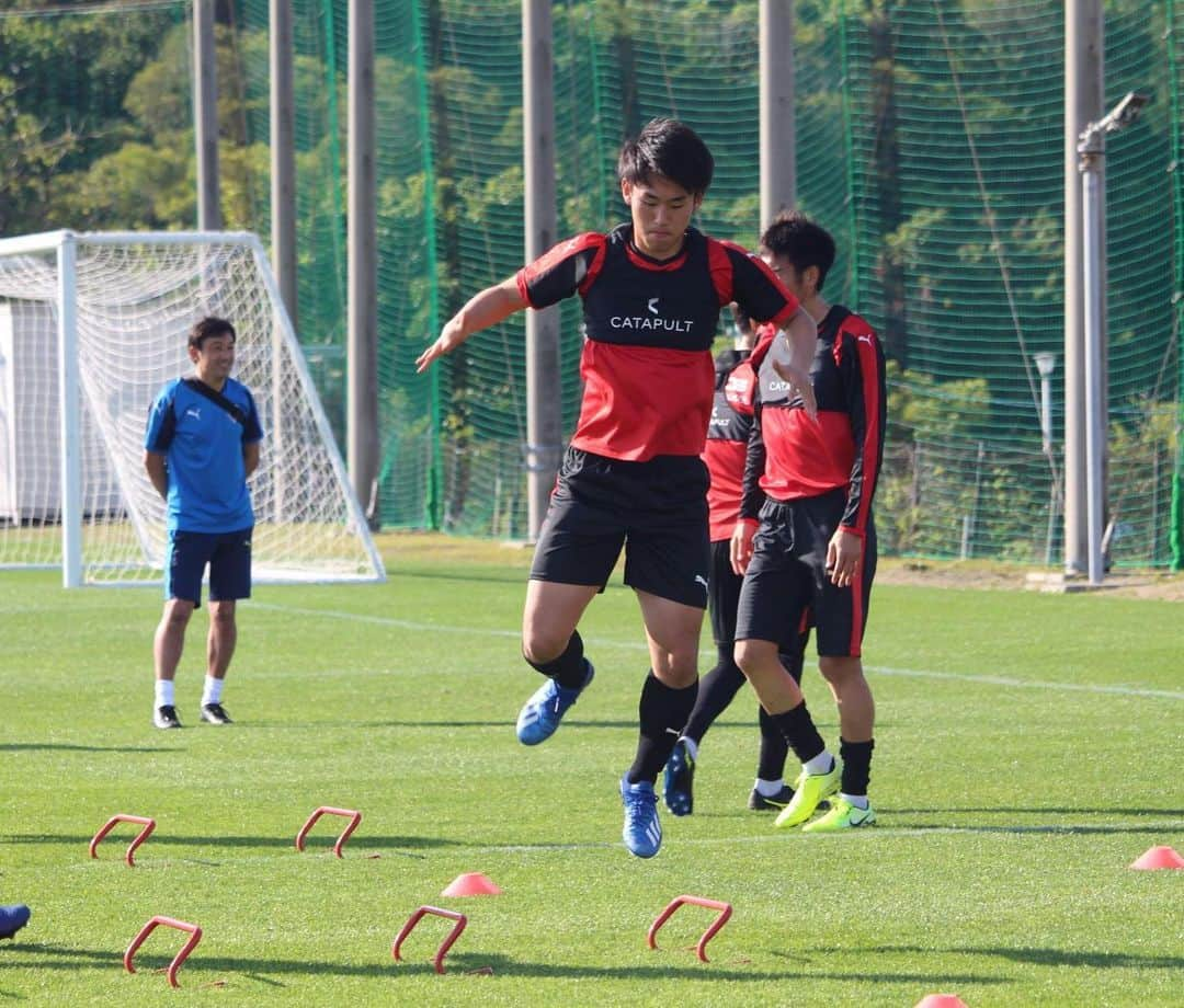 京都サンガF.C.さんのインスタグラム写真 - (京都サンガF.C.Instagram)「午前のトレーニング模様📸をお届けします‼️ 天候は良好のトレーニング日和で、練習にも熱が入ります🔥 #沖縄キャンプ #魅せようKYOTOの一体感 #sanga #京都サンガ #闘紫 #TEAM京都 #川﨑颯太 #森脇良太 #麻田将吾 #山田楓喜 #曽根田穣 #荒木大吾 #福岡慎平」1月24日 12時43分 - kyotosanga_official