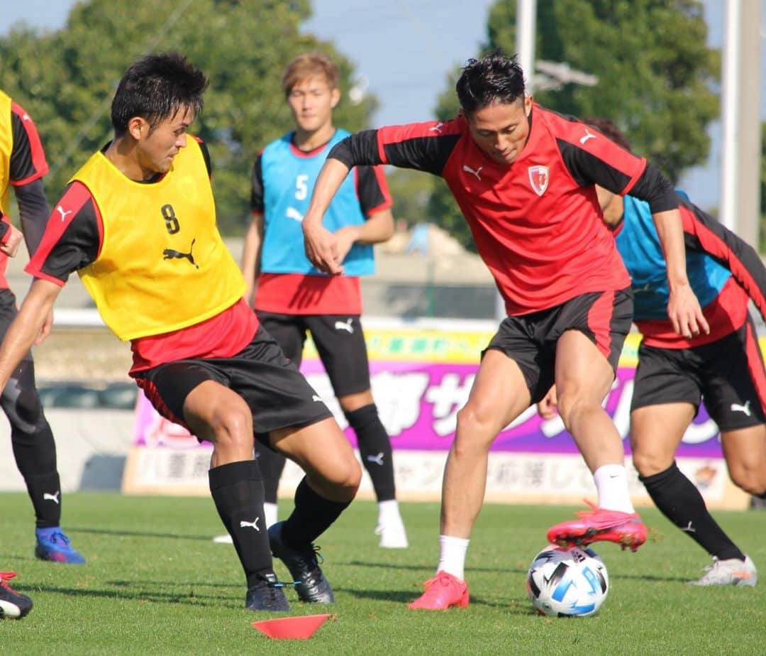 京都サンガF.C.さんのインスタグラム写真 - (京都サンガF.C.Instagram)「午前のトレーニング模様📸をお届けします‼️ 天候は良好のトレーニング日和で、練習にも熱が入ります🔥 #沖縄キャンプ #魅せようKYOTOの一体感 #sanga #京都サンガ #闘紫 #TEAM京都 #川﨑颯太 #森脇良太 #麻田将吾 #山田楓喜 #曽根田穣 #荒木大吾 #福岡慎平」1月24日 12時43分 - kyotosanga_official