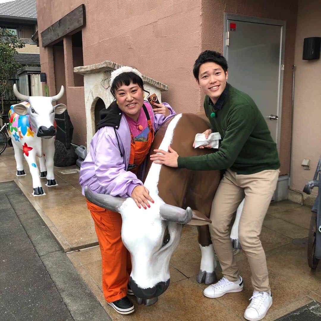 松下翔太郎さんのインスタグラム写真 - (松下翔太郎Instagram)「「バービーのしずおかごはんがもっと食べたい！」 18日(土)今年最初の放送も多くの方にご覧頂きました！ ありがとうございます♪ 写真は富士・富士宮を巡った時のものです！🍶🐖🍝 いや〜「水」が良いとご飯もお酒も、より美味しい！ さすがは富士山の伏流水。 バービーさんと、食とお酒共に大満足した旅でした😊 #バービーのしずおかごはんがもっとたべたい #バービー#さん#富士#富士宮 #ふらいぱん#カミリオンカフェ #富士山世界遺産センター #さの萬#高砂#高砂酒造#伊東 #富士富士宮の皆さん #ありがとうございました！」1月24日 12時41分 - shotaro_matsushita_
