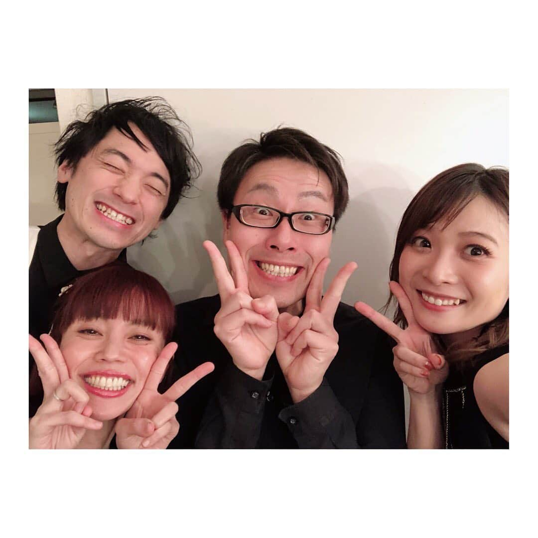 May’nさんのインスタグラム写真 - (May’nInstagram)「ついに始まりましたっ。 May'n Acoustic Tour 2020「Hang jam vol.4」！ ビルボードライブ大阪での4公演が終わりました！  めっちゃjamだ〜！やっぱりたのしー！  会場の雰囲気も意識しておとなぁにこだわってみました👶  2年ぶり4度目のHang jam。 jam＝セッション。セッションしながら遊ぼう、というコンセプトのツアーです。  全公演ちがう音に出逢えるだろうなー！わくわく。  次は広島、福岡。 よろしくお願いします💞  TEAM ONGAKUSHITSU ピアノ　バンマス　野崎泰弘　のっち。 ベース　北川淳人　あつと。 バイオリン　村田泰子　やっちん。  #Hj4 #Hangjam #mayn #ビルボードライブ大阪」1月24日 12時49分 - mayn1021