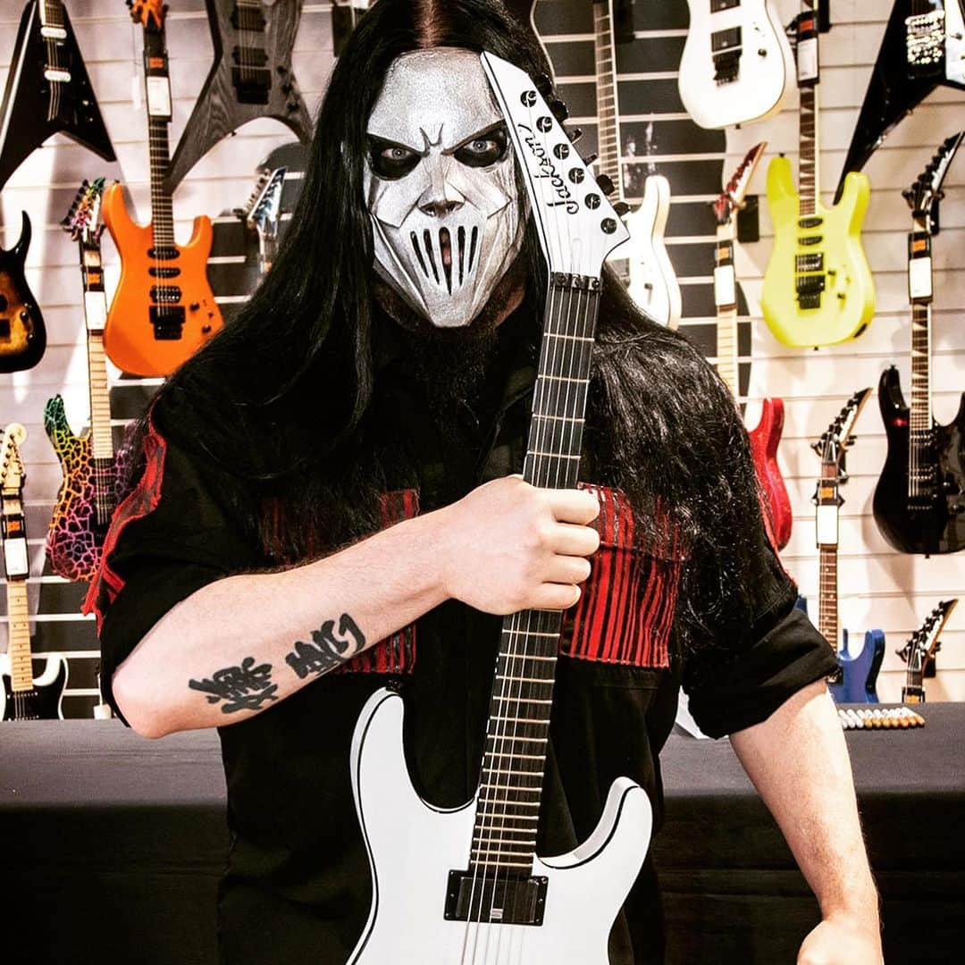 Slipknotさんのインスタグラム写真 - (SlipknotInstagram)「Thanks to everyone that made it out to Mick's signing at @guitarguitarbirmingham. 🤘🎸✍️」1月24日 12時53分 - slipknot