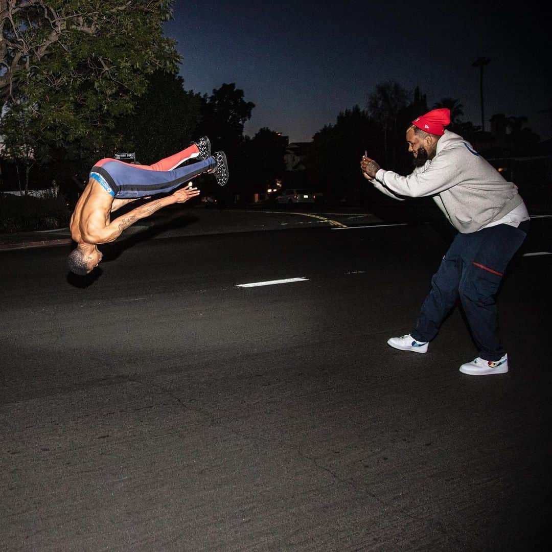 ゲームのインスタグラム：「My lil bro @isiahhilt go brazy out here...... Nigga flipped over @rayj & kept going 😳😳😳 📸 @annettenavarro1 #ComptonNiggas」