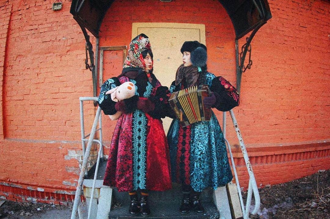 小春のインスタグラム：「Четыре дня спустя ... Я забыл сказать вчера.♔ #charanporantan  #чаранпорантан」