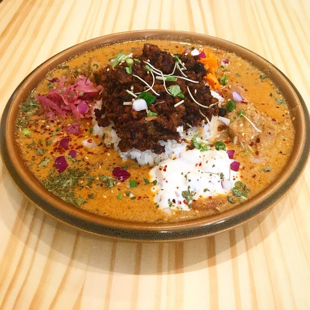 畑中葉子さんのインスタグラム写真 - (畑中葉子Instagram)「チキンカレー&スパイシードライキーマカレー😍💕💕 CURRY & SPICE HANAKO・祐天寺 ・ ・ カレーおじさん＼(^o^)／に遭遇した嬉しさテンションでいつもより早く食べてしまった感がある。 ・ ・ #チキンカレー #スパイシーキーマカレー #キーマカレー #カレー #カレーライス #スパイスカレー  #CURRYandSPICEHANAKO #カレーアンドスパイスハナコ #HANAKO #祐天寺 #yhcurry」1月24日 13時21分 - hatanaka_yoko