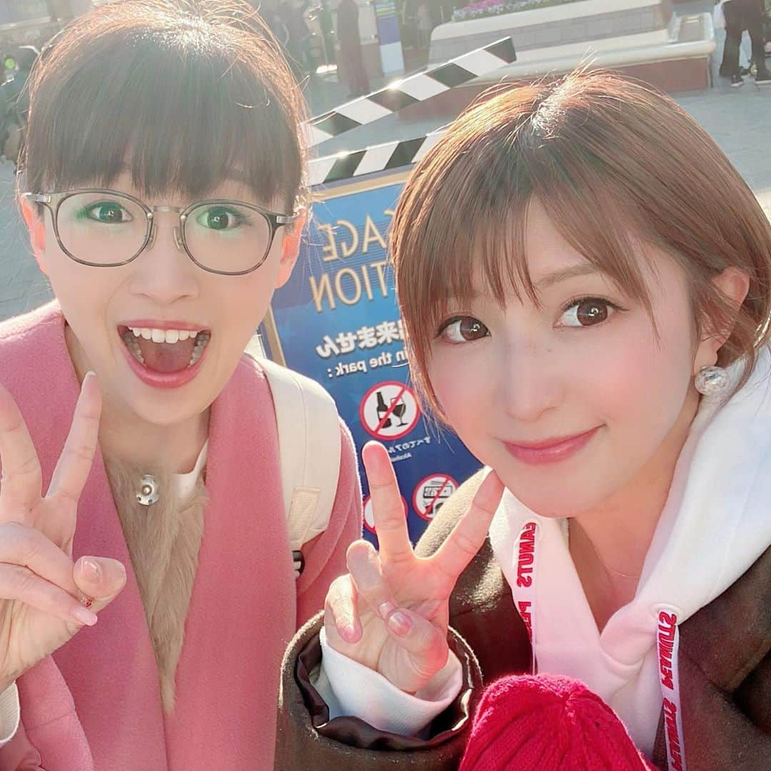 矢口真里さんのインスタグラム写真 - (矢口真里Instagram)「この間のＵＳＪの時の写真🌏✨ 夫ちゃんの会社の人達、ものまねタレントの沙羅ちゃん♡ そして、松尾さんや、イーグルさん家族や、タイガーさん家族も合流して本当に一日楽し過ぎました😭✨✨✨ SINGのショーと、お母さん達で交代しながら、ハリーポッターに乗れましたょ😁✨ ・ またみんなで旅行行きたいなぁー😂✨ 息子がもうちょっと大きくなったらもう一度ＵＳＪも行こうっと♡」1月24日 13時22分 - mariyaguchi_official