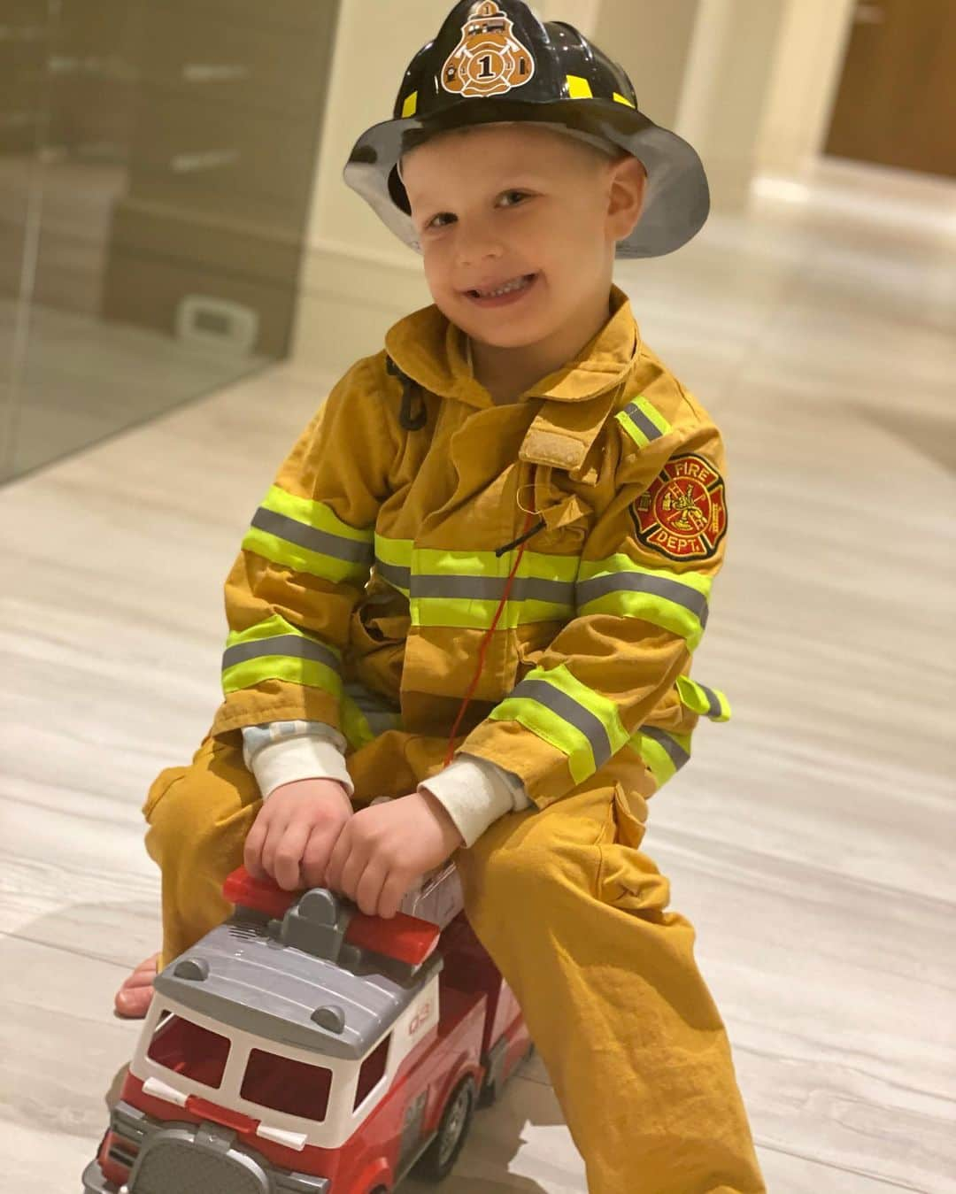 ニック・カーターさんのインスタグラム写真 - (ニック・カーターInstagram)「My little fireman!」1月24日 13時32分 - nickcarter