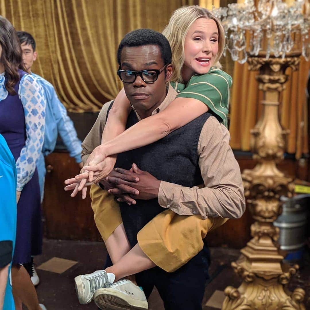 クリスティン・ベルさんのインスタグラム写真 - (クリスティン・ベルInstagram)「@williamjacksonharper is a much better actor and much more reserved human than i am, and i am thrilled he puts up with me. Reposted from @meganamram- "Tonight at 8:30 pm on NBC my last episode of #TheGoodPlace airs. Next week is the series finale. I am honored they moved the Doomsday Clock forward to express their grief at the show ending. It has been my extreme pleasure to share this show with you and I hope you like it. Here is a candid shot of my work friends. ❤️"」1月24日 13時41分 - kristenanniebell