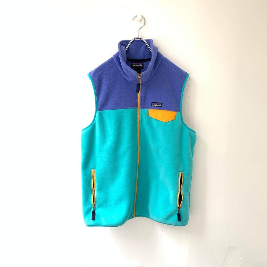 ジャムルさんのインスタグラム写真 - (ジャムルInstagram)「patagonia fleece vest ¥5900+tax 肩幅　43cm 身幅　57cm 着丈　70cm . 可愛い配色💙💛 . 通販も可能です。 お問い合わせはお電話で承ります。 .  #お問い合わせはお電話で承ります #jammru #osaka  #fashion  #streetstyle  #streetfashion  #vtg  #vintage  #used  #usedclothing  #古着 #古着屋 #ファッション #70s #80s #90s#patagonia」1月24日 14時03分 - jammru