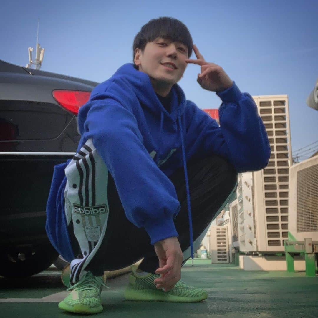 シンバのインスタグラム：「🔵🌀🕴💙🔷」