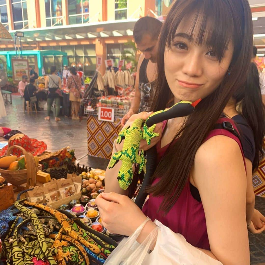 秋本帆華さんのインスタグラム写真 - (秋本帆華Instagram)「. 卒業旅行でプーケット🇹🇭 微笑みの国って言われるだけあって 町のみんながにっこにこ😊 自然も異国文化も堪能しまくりました♪ 絶対また行く！決めたっ！  #プーケット #微笑みの国 #笑顔フル充電🔋 #🇹🇭ラスト投稿 #お付き合い頂きありがとうございました！  明日のリハ行ってきます✨」1月24日 14時08分 - honoka_akimoto_official