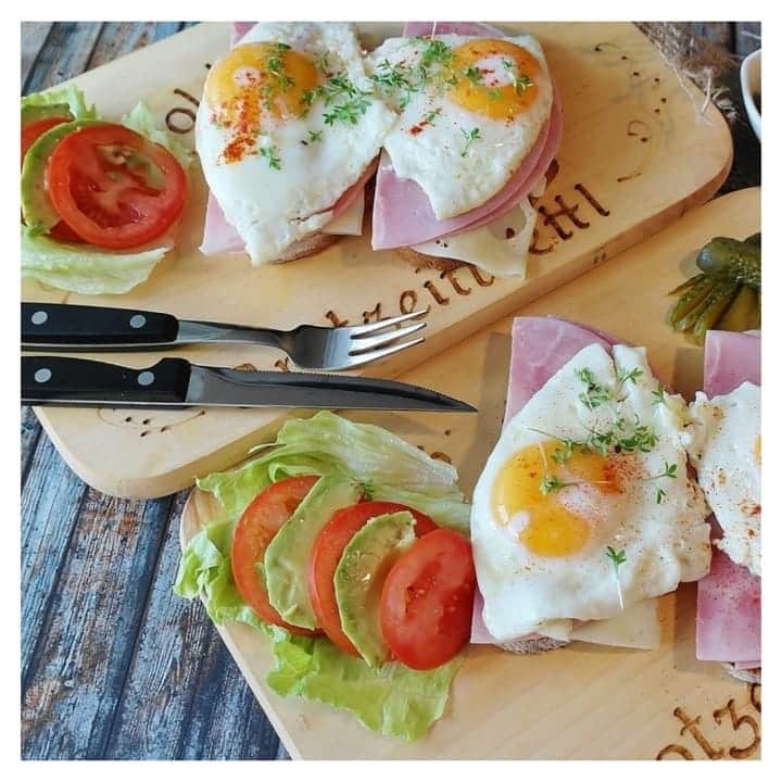 furryrate officialのインスタグラム：「. Yummy:) . . 😋 . #furryrate #furry #ファーリーレート #ファーリー #healthy #morning #egg #sandwich #salad #weekend #off #lunchtime #lunch」