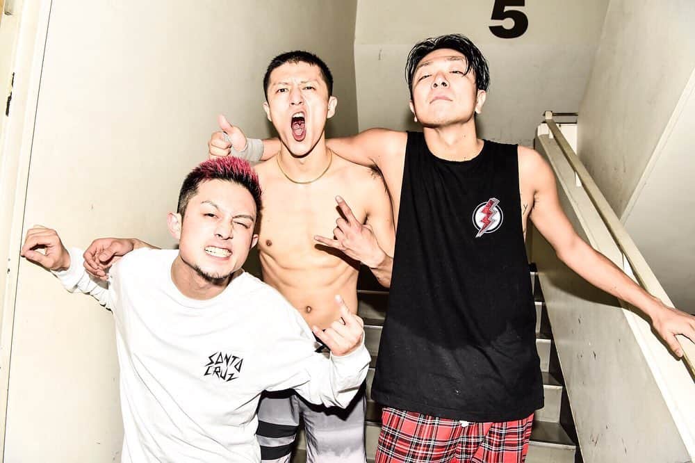 Bunta のインスタグラム：「パニシャ渋谷完了🔥♨️🔥 やばいイベントになったぜ😂🤣 残りも宜しく🤩  #totalfat #dragonash #backlift #drums #drumforhappy #パニシャ #drummer #シャくれドラマー」