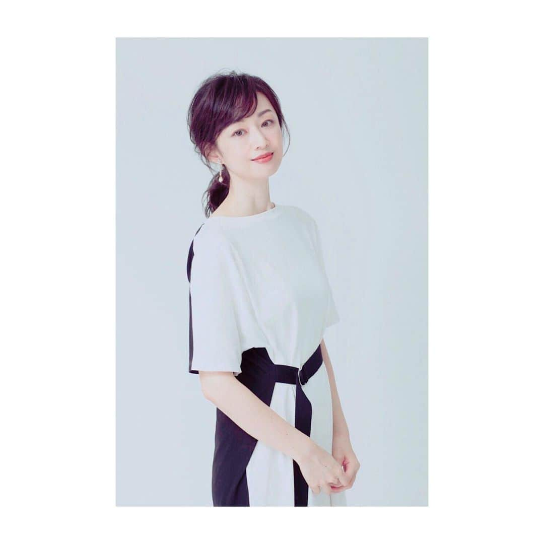 理絵さんのインスタグラム写真 - (理絵Instagram)「🤍🖤♡🖤🤍 .  #model #actress #modella #attrice #모델 #여배우 #元宝塚 #宝塚og #tokyo #japan」1月24日 14時47分 - ____rie____