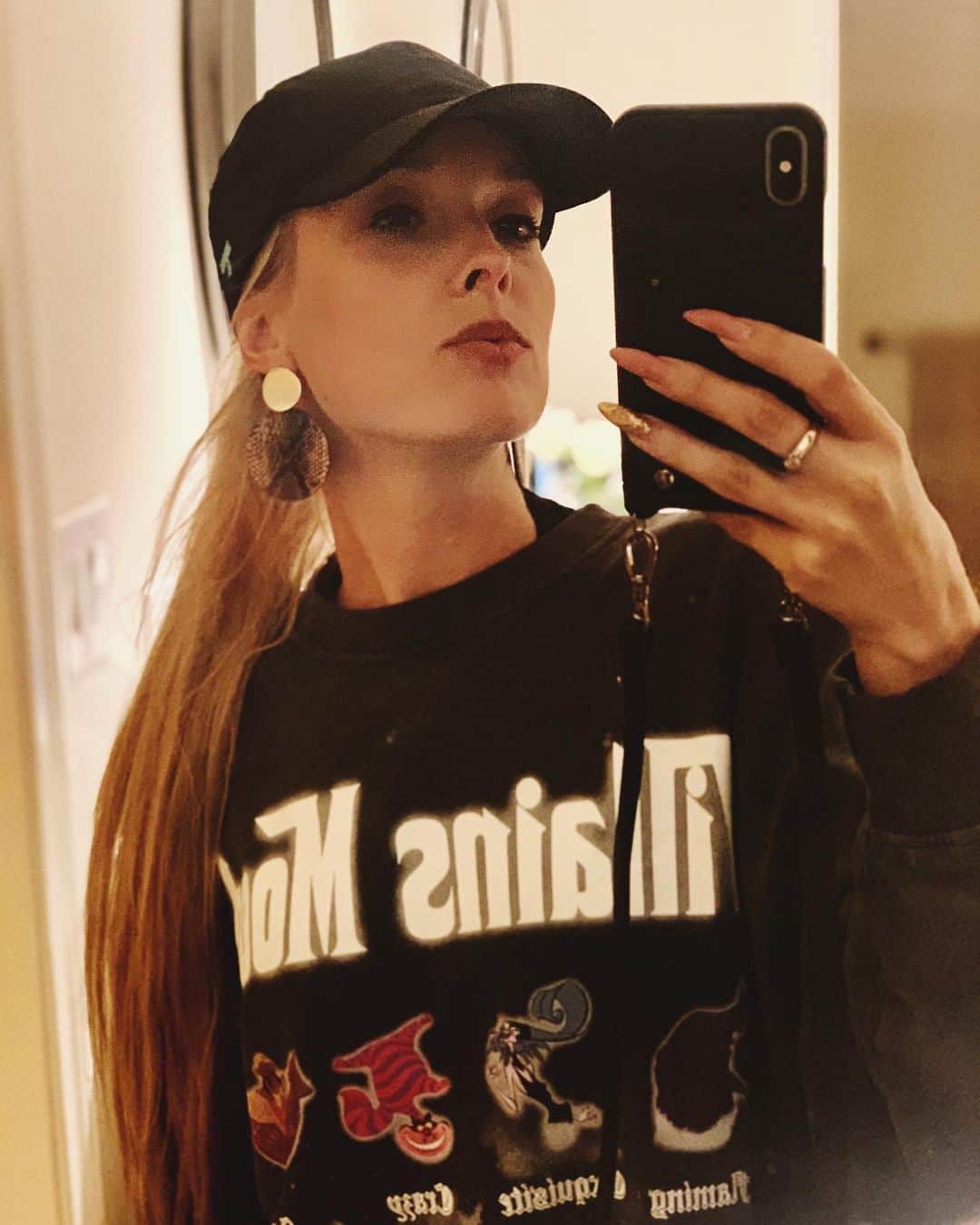 Nika Kljunのインスタグラム：「Thank you so much to @topknotinc for sending me this super cute, convenient hat! 🧢💁🏼‍♀️ . This hat is made with a special slit in the back that allows you to wear your hair in a high ponytail! It’s perfect for all of my long days of teaching or rehearsal 😅. I have such long hair, and it’s so liberating to get it away from my neck once in a while 💆🏼‍♀️ ! I’m sure you guys can relate! This hat allows me to do just that, but with style. 😎 . This would be a great buy for any athlete or active person who wants more versatility with their look. I will post more about this hat in my instagram story, soon, so you guys can learn and see more! . Thanks again, @topknotinc ! . #convinient #hatlife #dancelifestyle #highponytail #nikakljun #topknotinc」