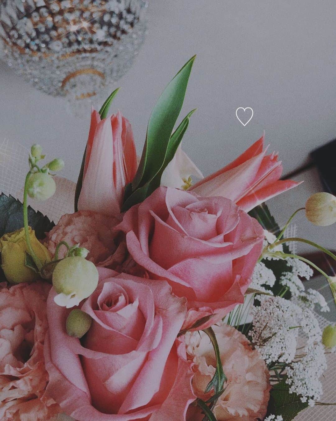 のインスタグラム：「センスいい🥺💐 お花もらうと幸せな気持ちになる〜♡」