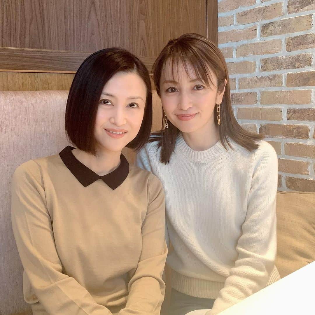 矢田亜希子さんのインスタグラム写真 - (矢田亜希子Instagram)「脚本家の相沢友子さんとランチ♡映画の話、本の話、仕事の話、近況報告などなど話すことがたくさん‼︎あっという間の時間でした‼︎ #相沢友子 さん#出逢いは私が二十歳の頃#どの角度から見ても綺麗#可愛い#さばさばかっこいい方#脚本家#やまとなでしこ #恋ノチカラ #私を旅館に連れてって#トレース ニット @ysl  ピアス @celine」1月24日 15時11分 - akiko_yada