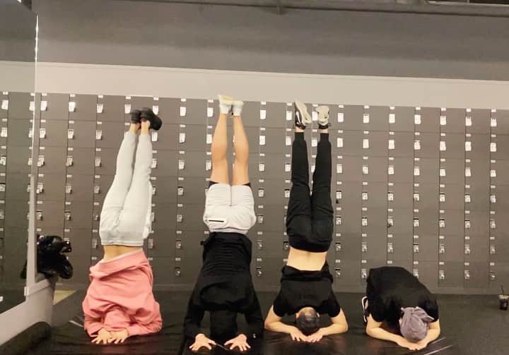 のインスタグラム：「Happy lunar new year everyone~ 🙇‍♂️🎉 hope you guys all eat something yummy! Idk why I’m at the gym right now.. Who am I? What is the meaning of life? 🤪  해피 설날 여러분~ 새해복 많이 받으세요! 🙇‍♂️🎉 맛있는거 많이 드세요! 난 지금 왜 헬스장?? 난 누군가? 인생의 뜻은 뭘까?? 🤪」