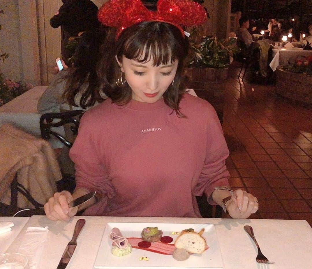 長江愛美さんのインスタグラム写真 - (長江愛美Instagram)「🍽BLUE  BAYOU🍽 カリブの海賊の世界でわくわくのご飯✨ はしゃぎました😂❤️ #BLUEBAYOU #ブルーバイユー #ブルーバイユーレストラン #ディズニーランド #ディズニーレストラン #カリブの海賊 #カリブの海賊のレストラン #コース料理 #ローストビーフ #ベリーベリーミニー #ベリミニ #東京ディズニーランド #ミニー #minne #ミニーマウス #veryveryminnie #東京 #disney #disneyland #tokyodisneyland」1月24日 15時20分 - manamin.512