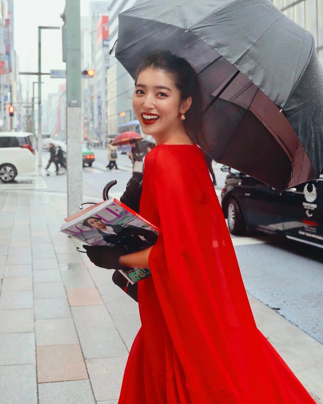 大口智恵美さんのインスタグラム写真 - (大口智恵美Instagram)「昨日は真っ赤なドレスでお出かけ❤️ すごく寒かったけど、可愛い洋服着ると寒さなんてへっちゃら😎✨ と言いたいけど、厚手のコートもしっかり持参🤭 #outfit #love #fashion #instagood」1月24日 15時13分 - chemiiiii