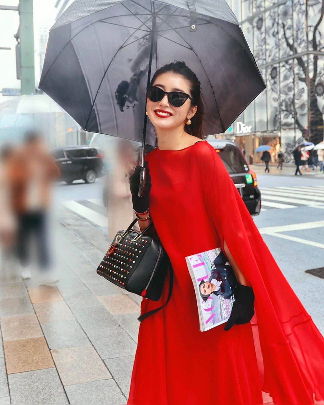 大口智恵美さんのインスタグラム写真 - (大口智恵美Instagram)「昨日は真っ赤なドレスでお出かけ❤️ すごく寒かったけど、可愛い洋服着ると寒さなんてへっちゃら😎✨ と言いたいけど、厚手のコートもしっかり持参🤭 #outfit #love #fashion #instagood」1月24日 15時13分 - chemiiiii