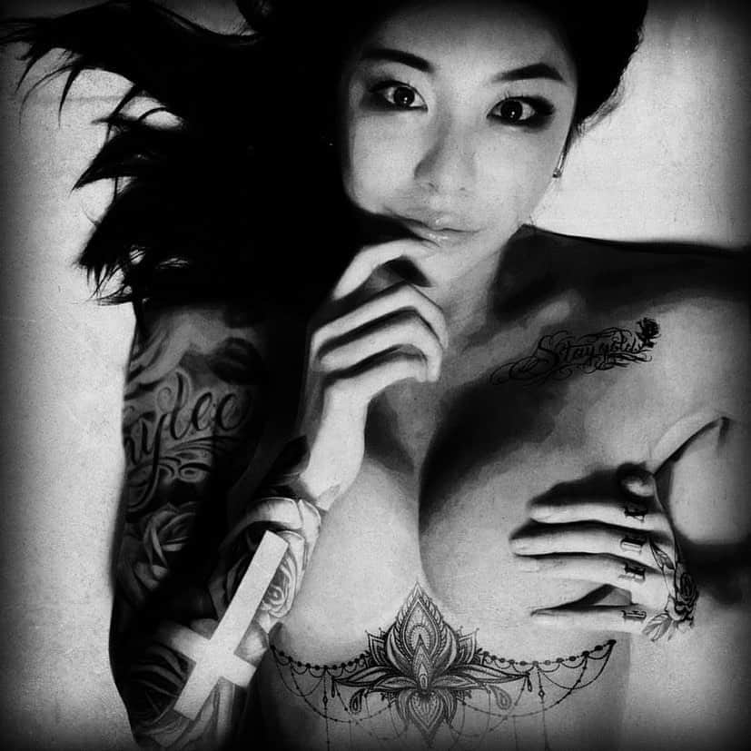 池田ゆりのインスタグラム：「sexy❤️﻿ ﻿ @bizentattoo  @uking_original ﻿ #tattoo #art #fitness #protein #beauty #bodymake #instagood #todaystraining #gym #style #tokyo #도쿄 #피트니스 #이케다유리」