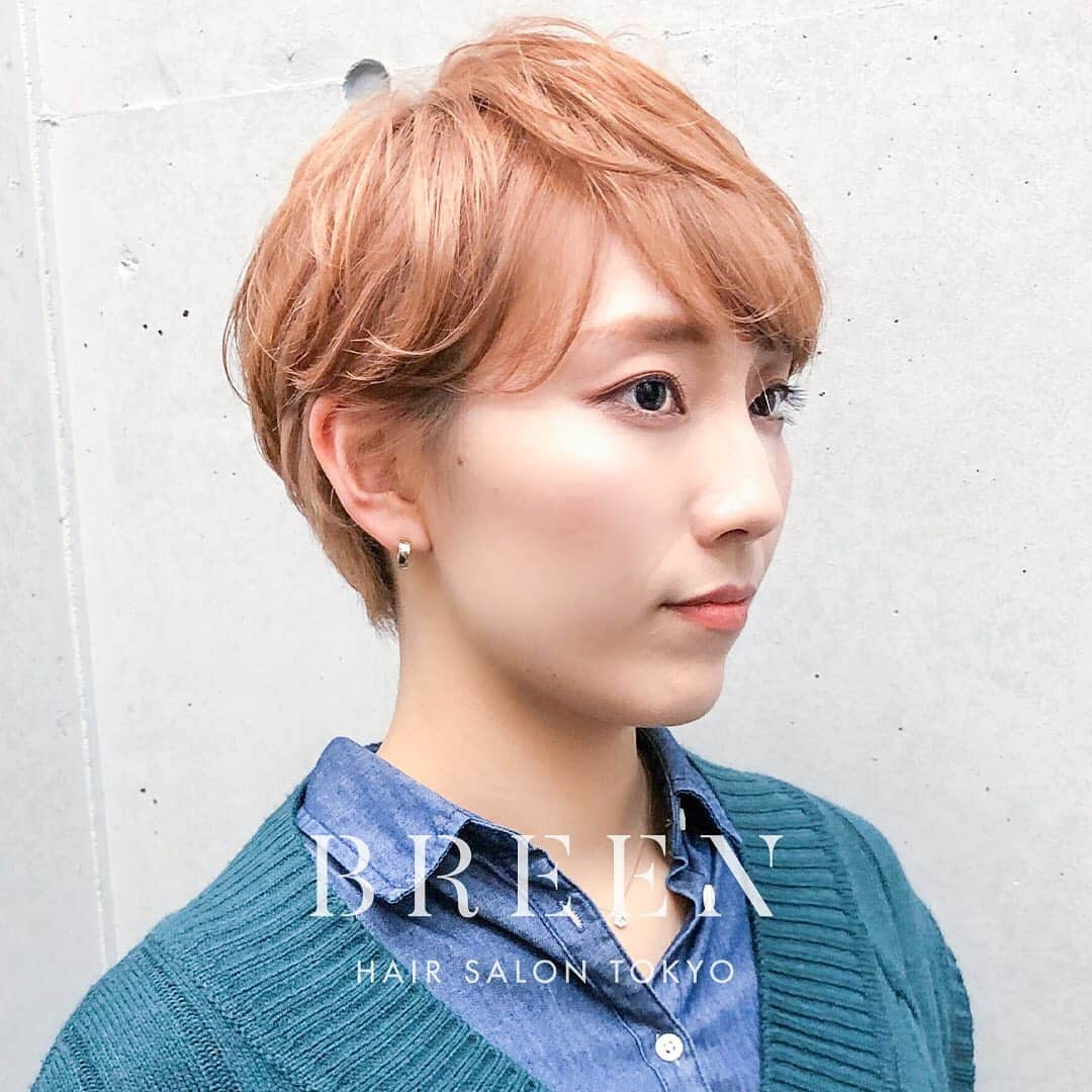 Hairsalon BREEN Tokyoさんのインスタグラム写真 - (Hairsalon BREEN TokyoInstagram)「. 【東京でショートヘアがうまい店・ジェンダーレスなヘアサロン✂】 . 「ただいま！と言ってしまうくらい何度も通いたい美容室」がコンセプト . お客さまが女性：男性比率が１：１　ジェンダーレスです。 . ヘアスタイルの質問はコメントにお願いします！ 担当スタイリストから返信します。 . . Cut:¥5,400 Color:¥5,400 Perm:¥5,400 . . . Hairsalon BREEN Tokyo 原宿駅・明治神宮前駅 5分 東京都渋谷区神宮前3-25-12FUJIBUILDING2F TEL:03-6432-9454 MAIL:info@hair-breen.com . #breentokyo #原宿美容室 #表参道美容室 #明治神宮前美容室 #原宿ヘアサロン #ヘアサロン #ヘアスタイリング #イメチェン #カットが上手い #似合わせカット #ばっさりカット #ショートが得意 #ショートボブ #ショートボブパーマ #レイヤーボブ #切りっぱなしボブ #ショートカット #ショートカット女子 #ナチュラルヘア #ヘアカラーアッシュ #ばっさりカット #グレージュカラー #抜け感ヘア #ヘアカタログ #ジェンダーレス #LGBT」1月24日 15時15分 - hairsalon_breen_tokyo