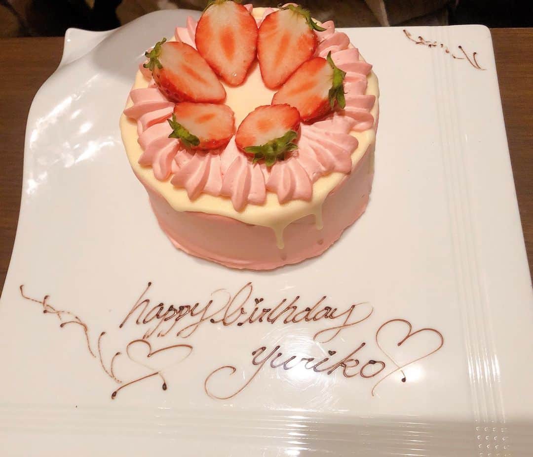 佐野友里子のインスタグラム：「誕生日ケーキが可愛すぎたよ🥺💓💓💓 . #誕生日ケーキ #誕生日サプライズ #バースデープレート #バースデーケーキ」