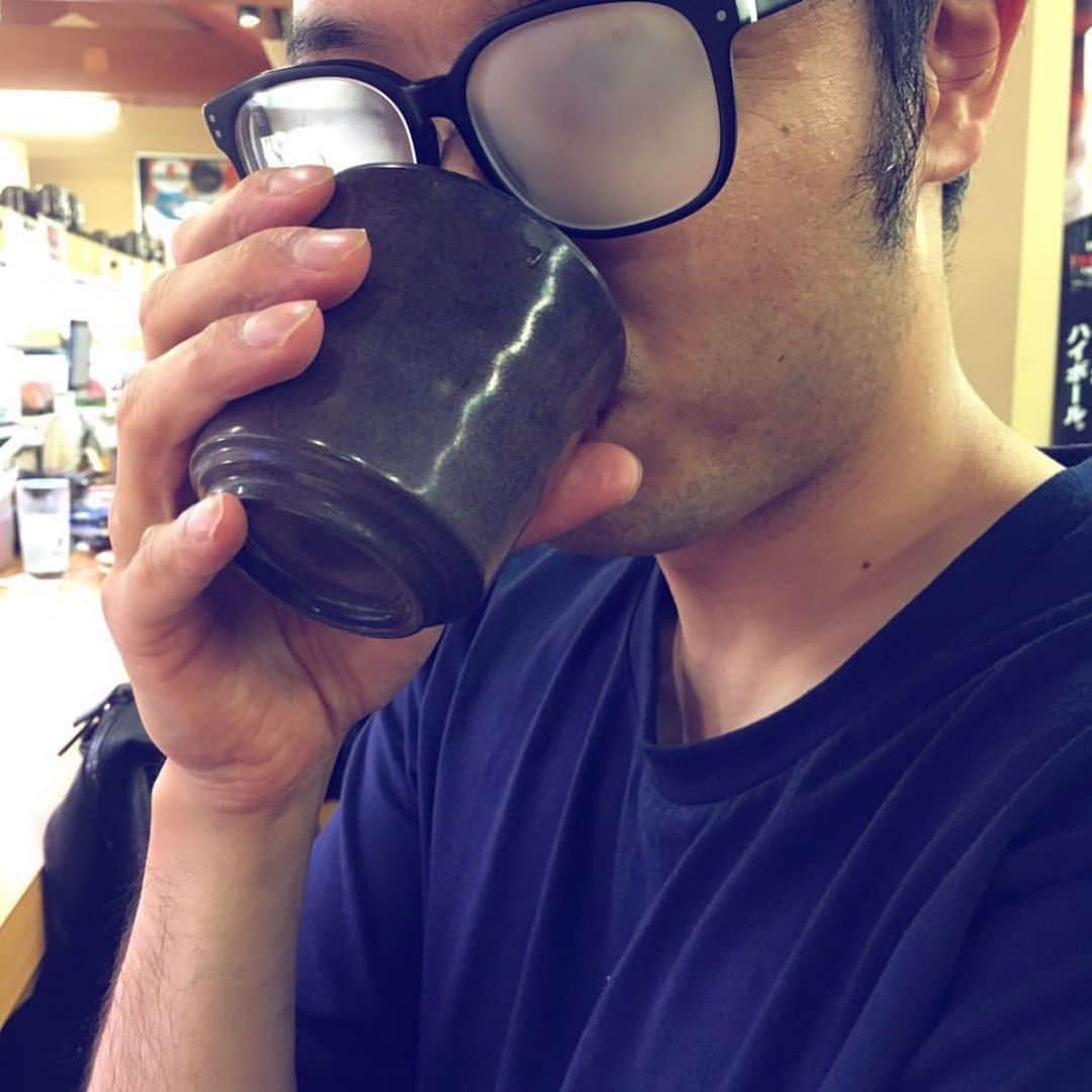 Wabi•Sabiさんのインスタグラム写真 - (Wabi•SabiInstagram)「Green Tea Catechins has been reported as potential anti-influenza virus agents. People in many cultures love drinking tea. If you are one of those tea lovers, you probably are interested in different kinds of tea that you have never had. As you already know, China has a long history of drinking tea in their daily lives and so do the United Kingdom(Black Tea) and Japan(Green Tea). You could say tea is a big part of their cultures including their daily lives. The ingredients of those three kinds of tea are the same tea leaves, Camellia Sinensis. So what makes those teas different of taste, color and flavor, even benefit? The answer is, the way they process the leaves.  Green Tea doesn't have a process of fermentation. A process of fermentation looses the Green Tea Catechins. It's been getting colder and drier outside here in Japan, so I will make a cup of @wabisabiteas and enjoy every moment with YOU! . . .  #virus #virusguard #virusprotection #flu #antiinfluenza #catechins #greentea #japan #japanesetea #japanesegreentea #teaeducation #teatips #protection #nonfermentedtea」1月24日 15時28分 - wabisabiteas