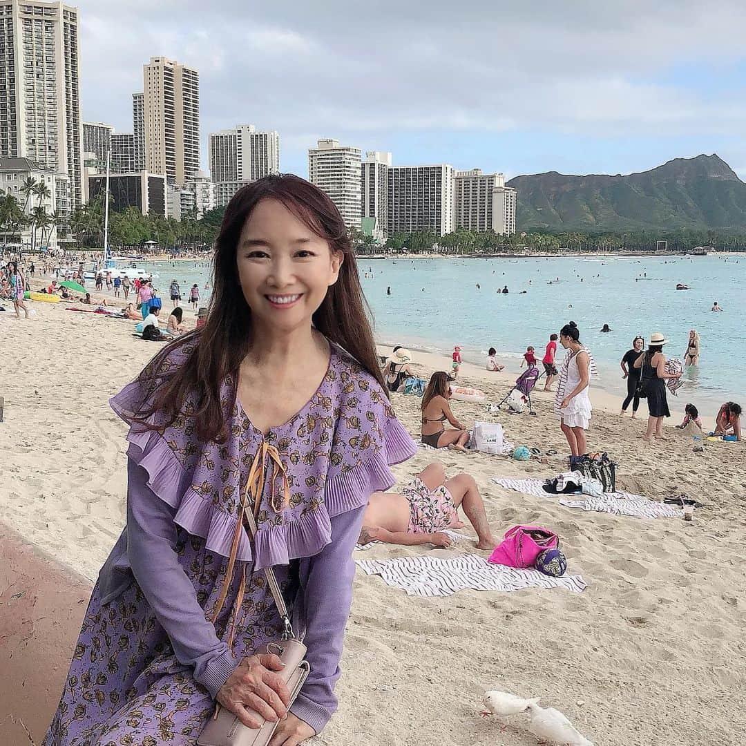 アグネス・チャンさんのインスタグラム写真 - (アグネス・チャンInstagram)「At Waikiki beach. ワイキキにいて。」1月24日 15時21分 - agneschan1