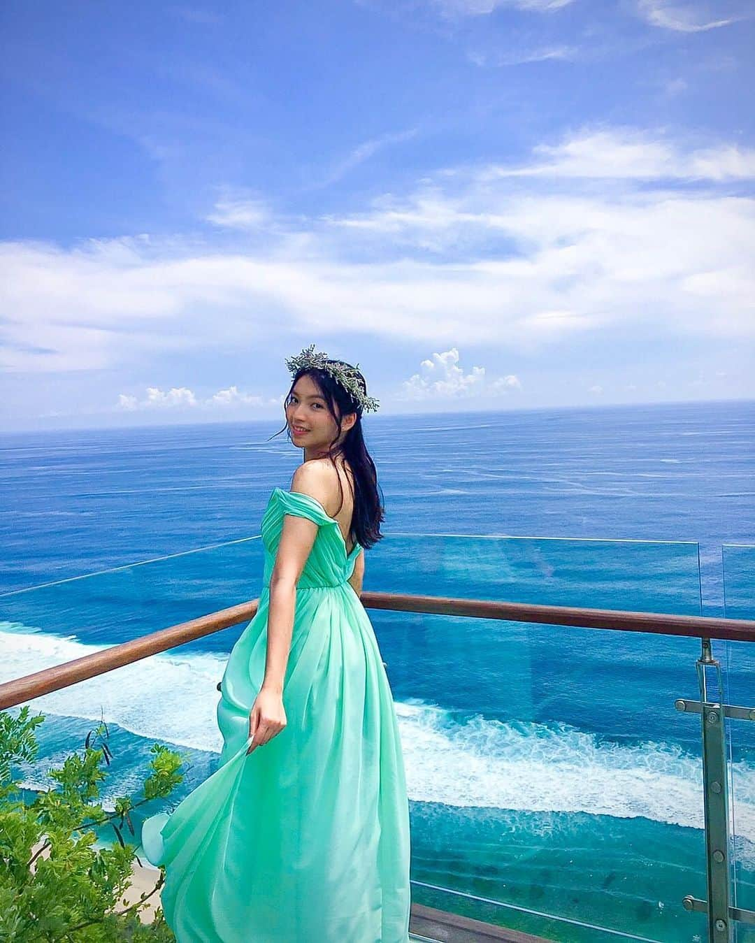 シャニア・グラシアさんのインスタグラム写真 - (シャニア・グラシアInstagram)「Sky above, sand below, peace within.  Take me back! Yes please? 🌊 . . . #JKT48Rapsodi #TirthaBridal #graciajkt48」1月24日 15時32分 - jkt48gracia