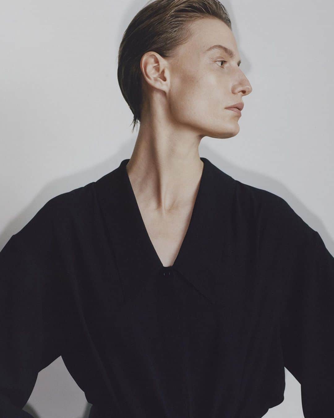 Fashion Headlineのインスタグラム：「THE ROW( @therow )2020年プレフォールコレクションのルックも掲載中📸 詳しくは @fashionheadlinejpn TOPのURLから🔗」