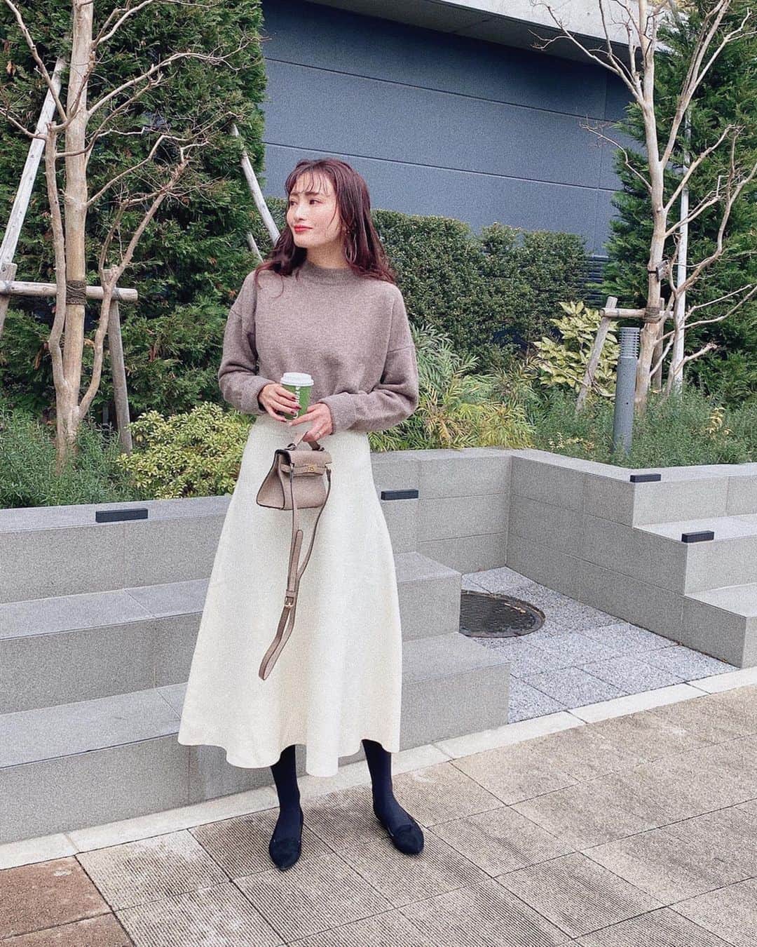 ANNA 杏奈さんのインスタグラム写真 - (ANNA 杏奈Instagram)「✈︎ 今日はお友達とlunch🍽 #ootd ♥️ ﾌﾟﾁﾌﾟﾗでﾄﾚﾝﾄﾞｺｰﾃﾞが完成するのは本当に助かる🤝 tops&skirt>> @fifth_store topsハイネックすぎないからほんっとｵｽｽﾒ🤝 bag>> @editsheen_store 今なら60%ｵﾌｸｰﾎﾟﾝ出てたよ♡ . . #fifth #fifthtl #フィフス #EditSheen #エディットシーン #バッグ #BAG #フロントミニベルトショルダー #ハイゲージニットフレアスカート #サイドスリットロールアップスリーブニット #フェミニン #高身長コーデ #ロングスカート #ニット #スカートコーデ #今日のコーデ #コーデ #コーディネート #ファッション #fashion #coordinate #outfit」1月24日 16時20分 - anna_maria_end18