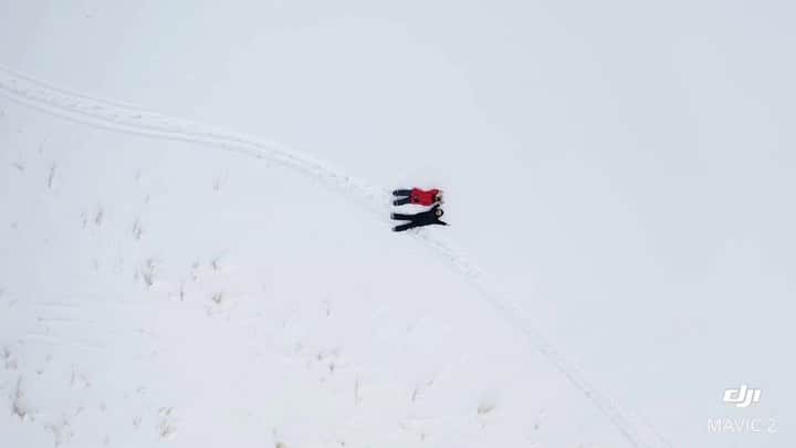 wacameraのインスタグラム：「only last 3sec, I appear this drone video.  Hokkaido Rusutsu 北海道、ルスツの旅2日目に撮った主にスノーモービルの動画。初めてのスノーモービル、運転も簡単で楽しかったーー！スキーやスノボができなくても2人乗りで楽しめるし、遠出できるから撮影には最高であった(*ˊᵕˋ*) 音楽もついてるのでぜひ合わせて見てね。」