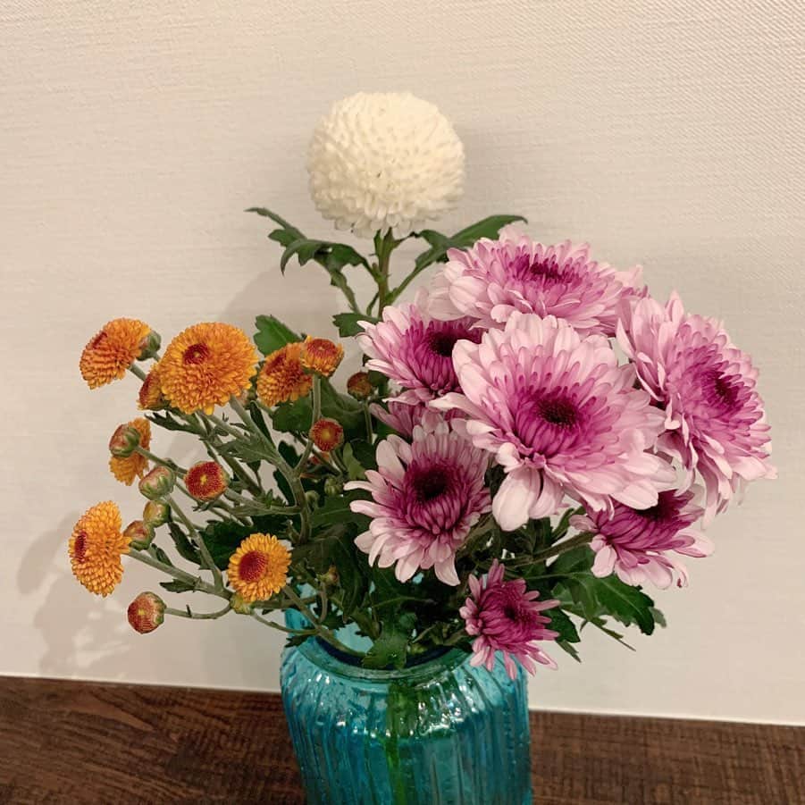 yuiさんのインスタグラム写真 - (yuiInstagram)「お花久しぶりに買ったな♪とってもキレイで癒される💐ありがたき命、たくさん眺めて癒されます✨ ． ．  I bought it after a long absence ♪ Healed very beautifully」1月24日 21時52分 - yui_flower_flower
