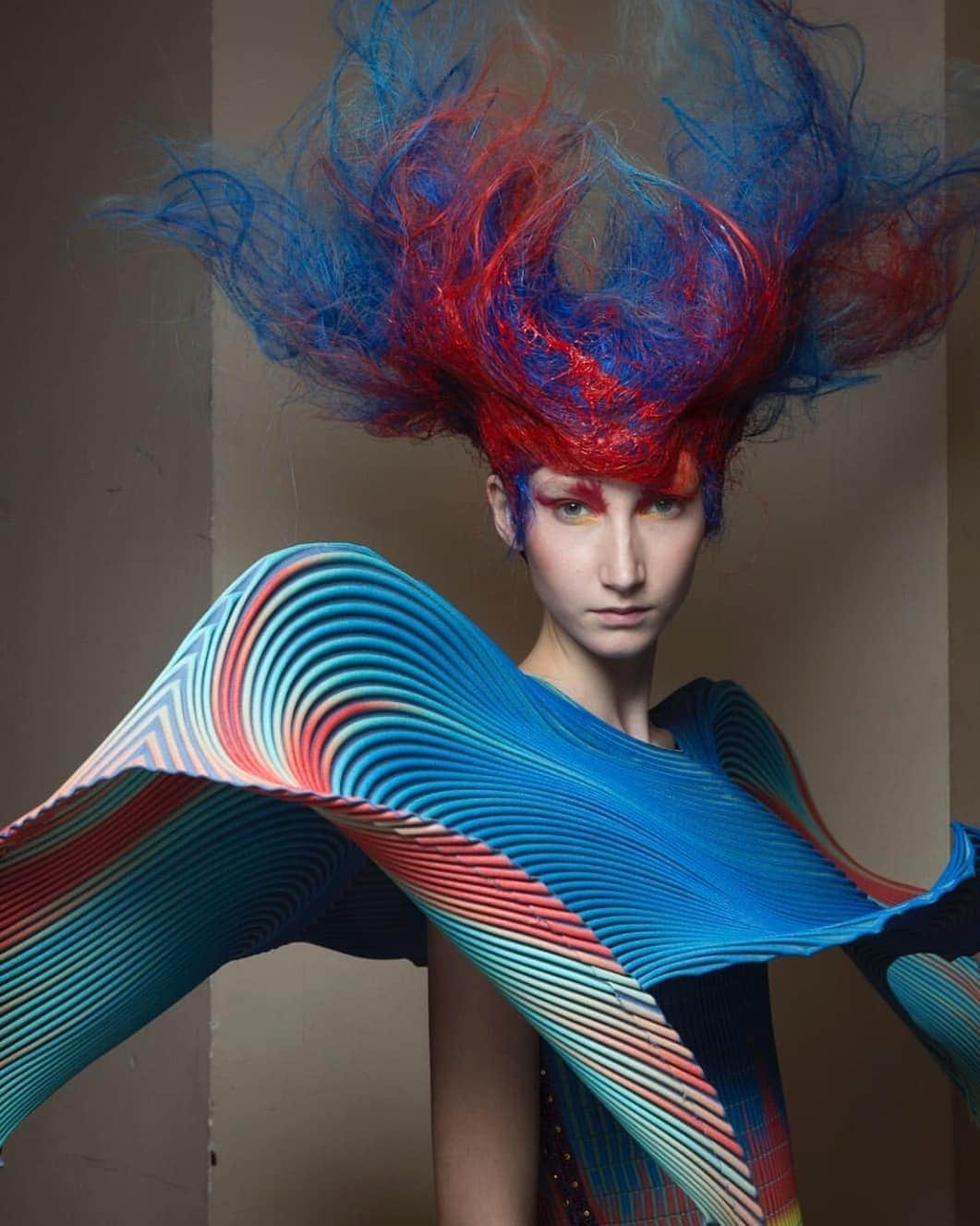 資生堂 さんのインスタグラム写真 - (資生堂 Instagram)「YUIMA NAKAZATO @yuimanakazato  Couture Spring/Summer 2020  ㅤㅤㅤㅤㅤㅤㅤㅤㅤㅤㅤㅤㅤ Hair&Makeup led by @hirofumikera (計良 宏文)  photographer:@ayumihase  #couture  #cosmos #yuimanakazato #ShiseidoMakeup #InSyncAllWays #SynchroSkin #beautyreimagined #visiblefeelsinvisible #pfw  #paris  #parisfashionweek #fashion  #shiseidohma」1月24日 16時38分 - shiseido_hma