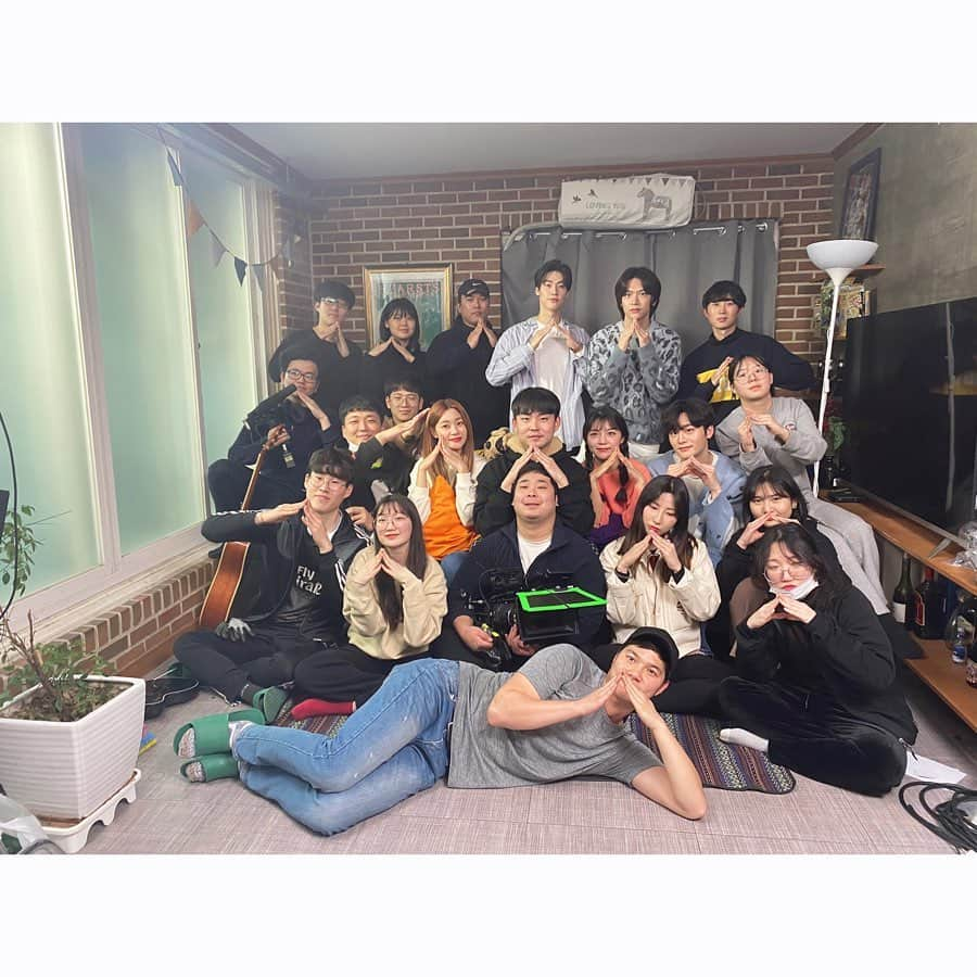 ユナさんのインスタグラム写真 - (ユナInstagram)「_모두 고생하셨습니다🎬 곧 방영하니까 많이 사랑해주세요.🖤 #웹드라마#빅픽처하우스 #남가영#3월방송예정🎁」1月24日 16時40分 - yn_s_1230