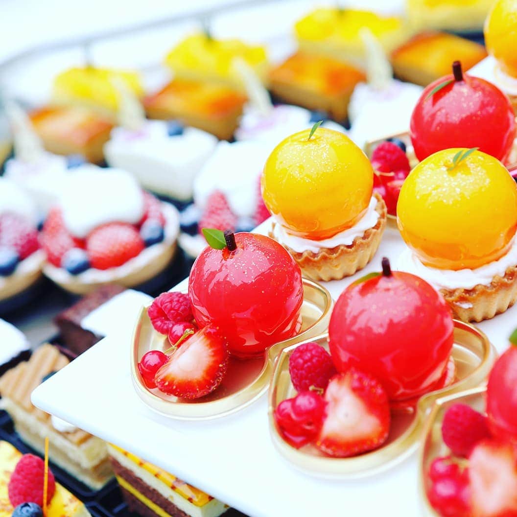 Lumierange ルミエランジェのインスタグラム：「#ルミエランジェ#ルミエランジェガーデン #スイーツ#ビュッフェ#神戸結婚式#ウェディング#プレ花嫁#卒花#ガーデンウェディング#結婚式」