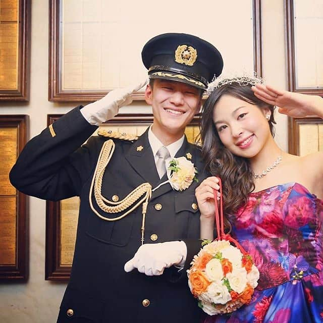 ホテルモントレウェディング【公式】 のインスタグラム：「♥ @montereyweddingをフォローして 『 #モントレ花嫁 』『 #ホテルモントレ』の タグをつけて投稿してくださいね＊*. . 💒👰ホテルモントレエーデルホフ札幌 @edel_hotelmonterey . ヨーロッパ薫る館内でのお写真..✧* 光沢のあるカラードレスが とっても映えますね♡* . ——————————. ◆ブライダルフェア予約はこちらをcheck＊* http://bit.ly/2pAvY9m ◆ホテルモントレエーデルホフ札幌の公式HPはこちら* https://www.monterey-wedding.jp/edelhof/ ——————————. . #モントレ #モントレ花婿 #プレ花嫁 #卒花 #marry花嫁 #dressy花嫁 #farnyレポ #プラコレ ﻿#maricuru #dressy花嫁 #日本中のプレ花嫁さんと繋がりたい #ウエディングニュース #flower #ウェディングドレス #dress #結婚式 #披露宴 #結婚式場 #2020年春婚 #2020年夏婚 #2020年秋婚 #2020年冬婚 #カラードレス #花柄ドレス #お色直し #スナップ撮影」