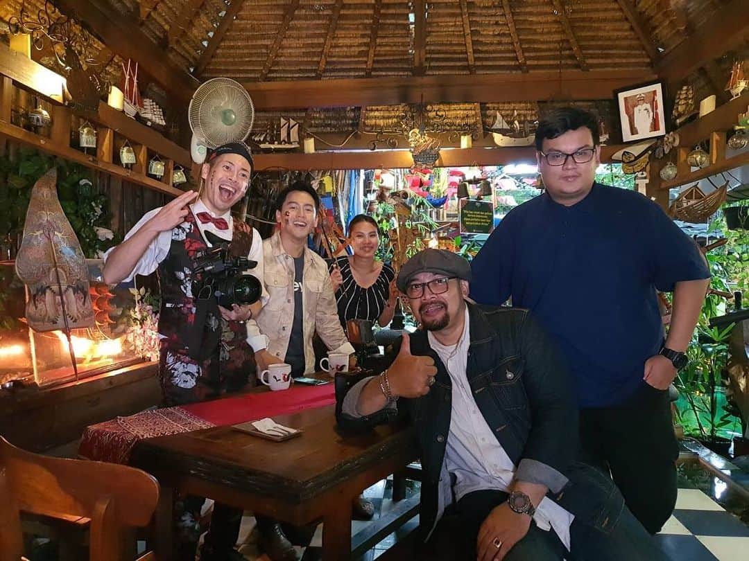アキラ・コンチネンタル・フィーバーさんのインスタグラム写真 - (アキラ・コンチネンタル・フィーバーInstagram)「Hari ini shooting di travel program. coming soon Pippiiiiiiii😁｢Tau Gak Sih｣TRANS7📺 今日は朝一でインドネシア 人のアリオさんと一緒に旅番組の収録でした！ジャワ料理グルメツアーにLETS pippi ナディアさんも別撮りで豆を食べました🍽 #taugaksih  #indonesia #akirakimura #jawa  #jakarta  #trans7」1月24日 17時08分 - official_akira7