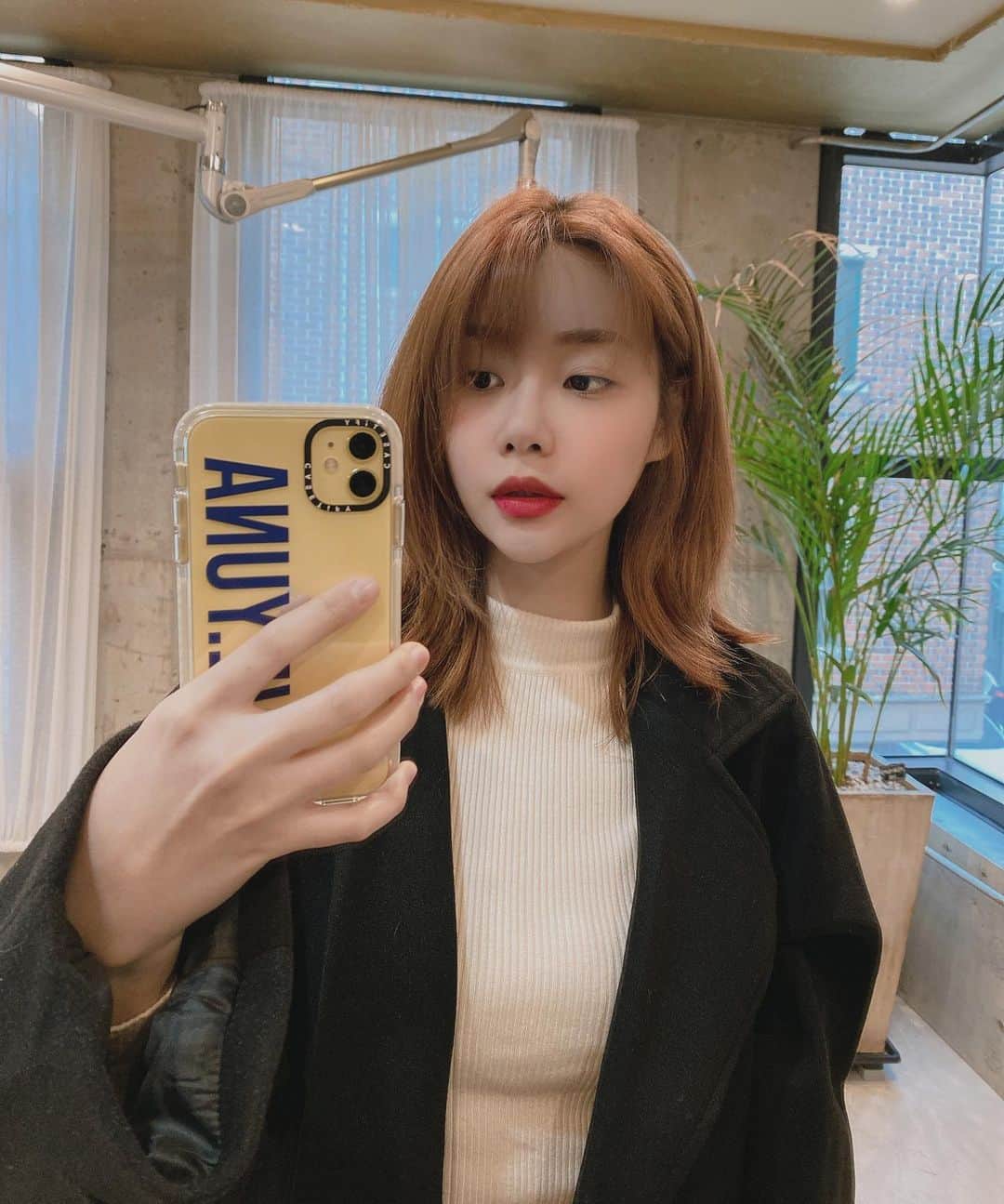 ユナのインスタグラム：「_긴머리 탈출.🙎🏻‍♀️👗👠 행복한 연휴 보내세요🖤」