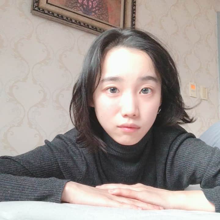 Baekのインスタグラム：「旧正月で実家にきてます！ 寒くてずっとお家にこもってます⛄️ 今日はこれからお母さんと旧正月の食べ物？お節的なのをつくるのです〜 の巻！ #ソウルからあけましておめでとうございます🌅 #새해복많이받으세요 #올해도화이팅☺️」