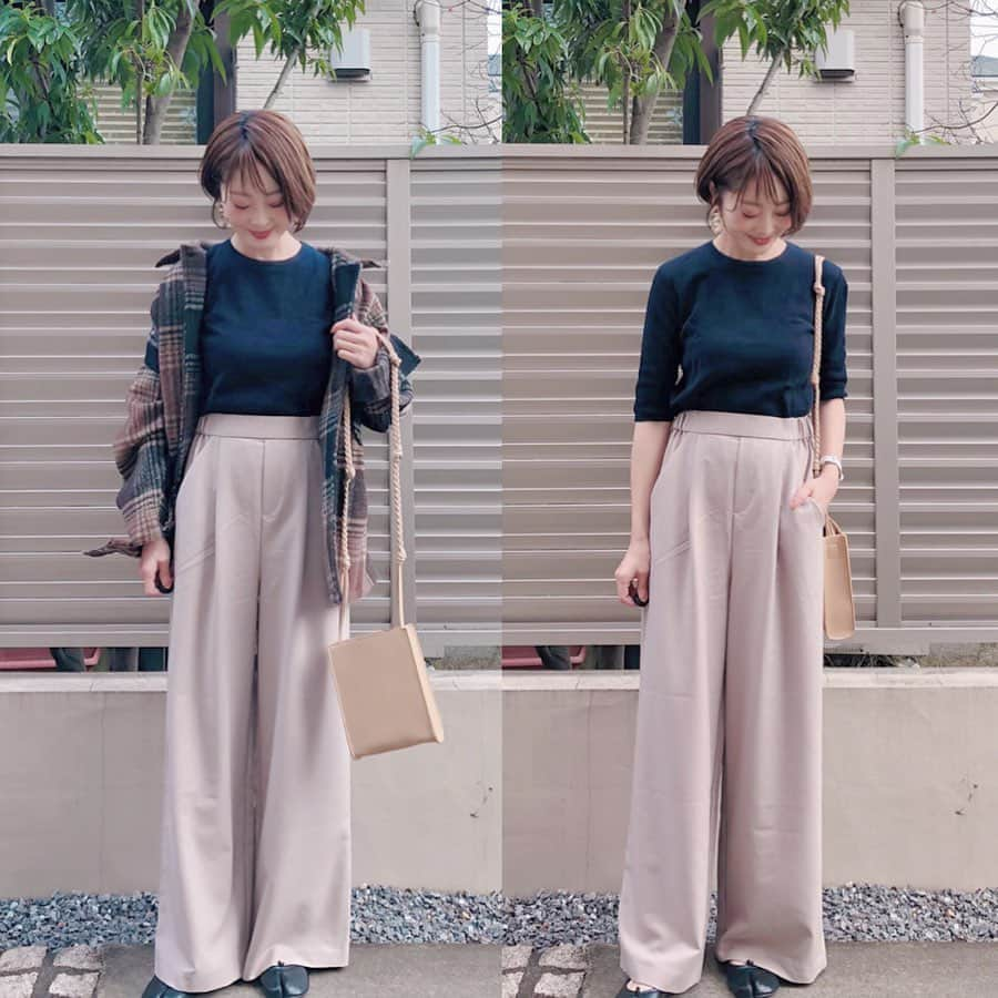 Kikuno Sayumiさんのインスタグラム写真 - (Kikuno SayumiInstagram)「〻wide pants〻 ・ ・ ・ @wizcloth の#美脚ワイドパンツ ・ ストンとした落ち感がキレイでその名の通り美脚に見せてくれるよ✨ ・ しかも、後ろだけゴムになってて脱ぎ履きがしやすい♡ ・ 深めのポケットも嬉しい🥰これはモカっていう色だよ💡 ・ 今日の20:00～1/25 23:59まで20%オフクーポンで¥1920＋税とめちゃくちゃお得になるのでチェックしてみてね🎉 ・ ・ ・ tops▶ @titivatejp bottoms▶ @wizcloth bag▶ @laulea_shop ・ ・ ・ #ママコーデ#プチプラコーデ#大人カジュアル#大人可愛い#ジユジョ#옷스타그램#오오티디#シンプルコーデ#授乳コーデ #冬コーデ#mamagirl#ママリ#ママリファッション#locari#lucrajp#冬コーデ#wizcloth#足袋バレエ#ハンサムショート#ショートヘア#ワイドパンツ」1月24日 17時37分 - sayumikikuno