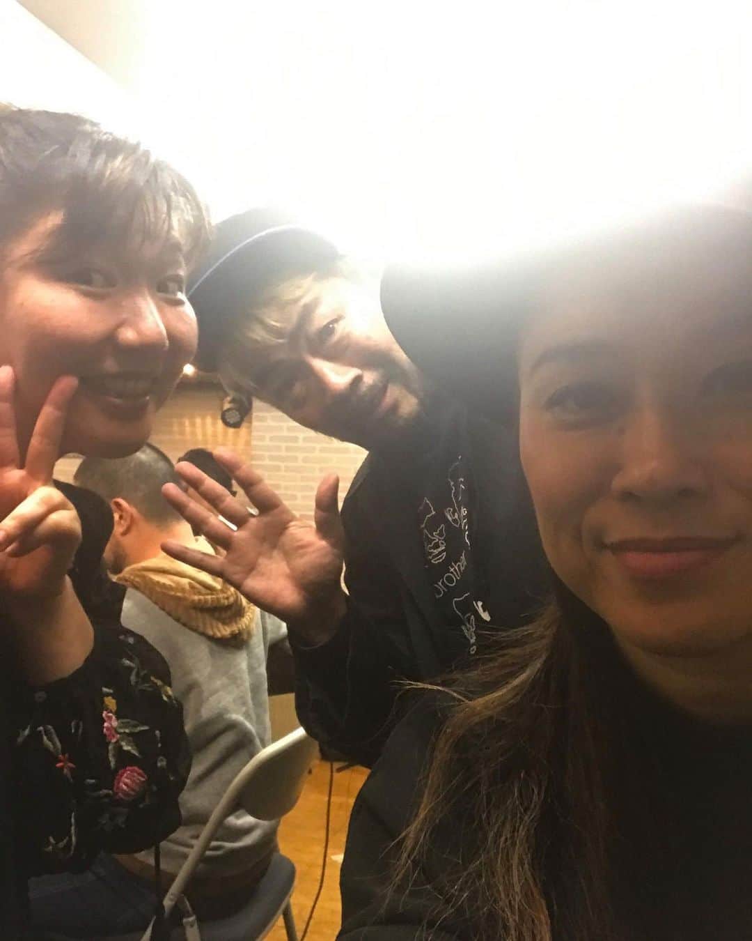 SWING-O a.k.a. 45さんのインスタグラム写真 - (SWING-O a.k.a. 45Instagram)「本日は歌姫 @zooco1225 とリハしてました！！ピアノと歌だけなのにめっちゃSoulな夜になる手応え✋✋　いやぁ、彼女は日本を代表するソウルシンガーだねぇ、リハから気持ちいい✋😄 2人でお届けするライブはもう明後日26日です！日曜日です！祐天寺の #深町純 さんが始めた店であり、俺がソロピアノライブを始めた店であり、2人の共通の音楽同志 #岡雄三 ともライブした場所であります、色んな思いと共に心地よい夜をお届けしますよ！！お待ちしてまぁす！！ Zooco x SWING-O 〜君のSOULに恋してる〜 ■Date : 1.26(日曜日) ■Time : 17:30 open / 18:30 start ■Place : 祐天寺Cafe&Live Spot FJ’s 東京都目黒区中目黒5-1-20 Tel: 03-6303-1214 ■Music Charge : 3,000yen (別途ドリンク) ■Member Zooco (vocal / ex.エスカレーターズ) http://www.zooco.tv/Info.html SWING-O (piano & chorus / ex.FLYING KIDS)  PS スタジオで偶然 @mikaarisaka バンドとも会いました😄　ミカちゃんのワンマンライブも月末あるらしいぞ✋」1月24日 17時44分 - swingo45