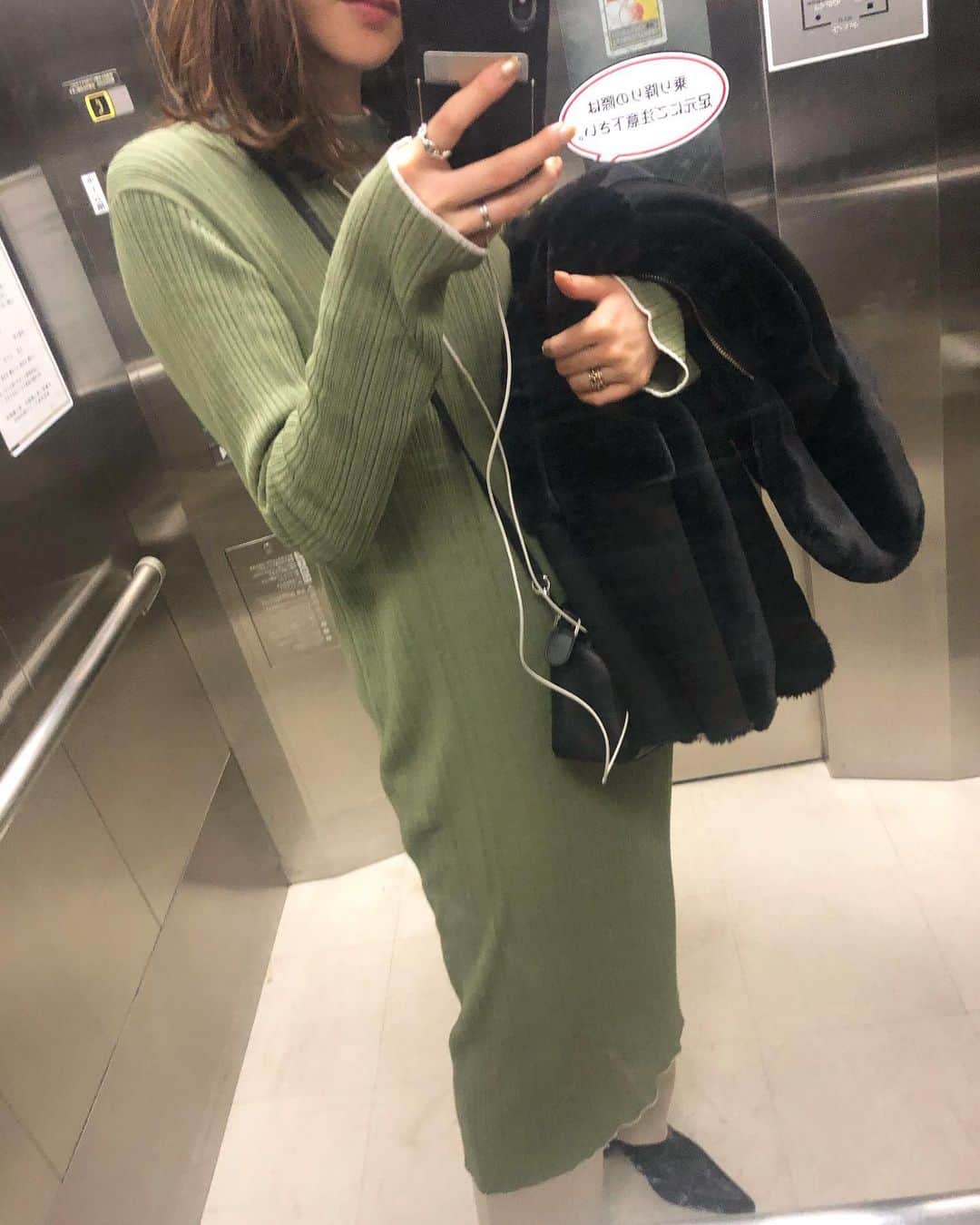 野尻美穂のインスタグラム：「この色好きだわぁ😍💚 アウター着れば全然寒くない✊ （むしろ今日は暑かった💭  #wai_ships SHIPSの方々が沢山タグ付けしてくれて嬉しいです☺️ 私は最近相方不在が多く写真が全然撮れまてん🙄」