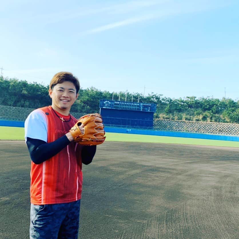 成田翔のインスタグラム：「キャンプ1軍スタートです^ ^  良い準備出来てるんで頑張ってきますね！  #成田翔 #千葉ロッテマリーンズ」