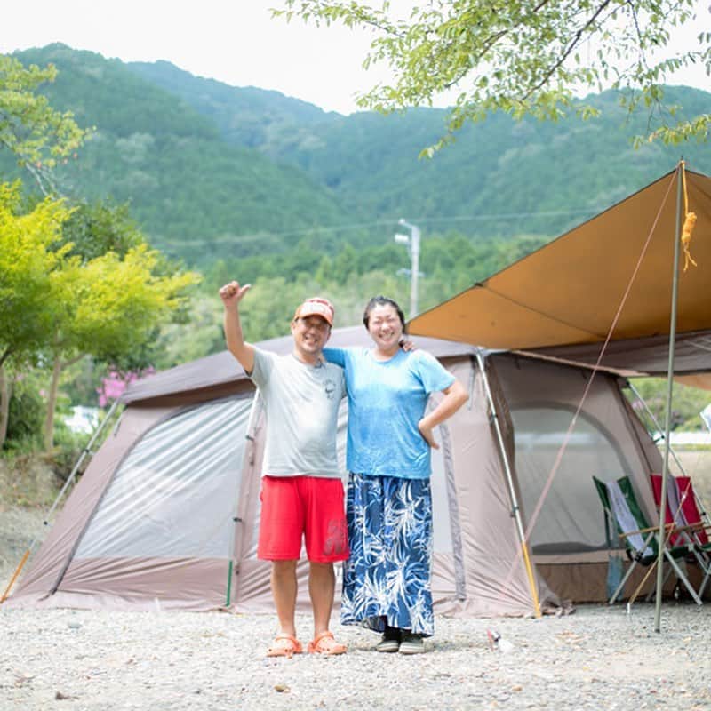 キャンプ情報サイト［ランタン］さんのインスタグラム写真 - (キャンプ情報サイト［ランタン］Instagram)「CAMP SMILE STYLE ／ 仲良し夫婦が選ぶ居住性抜群の テントファクトリーのテント ＼ いろんなキャンパーのキャンプスタイルを現地取材と一般キャンパーからの投稿で数多く掲載してます。 . . 詳しくは @lantern.camp  webサイトをご覧ください . . #camp #camping #outdoor #travel #trip #lantern_smile #nature #キャンプ #キャンプ用品 #アウトドア #テント #自然 #旅行 #キャンプ初心者  #キャンプ好きな人と繋がりたい #大津谷公園キャンプ場 #テントファクトリー #ハリケーンランタン #デュオキャンプ」1月24日 17時53分 - lantern.camp