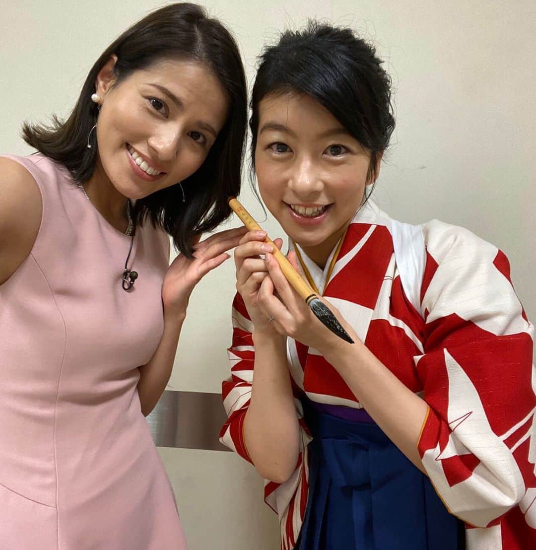 フジテレビアナウンサーのインスタグラム：「またまた生野です。 3度目の挑戦！ 初回も2回目も緊張で手がブルブルブルブル震え、思うように書けず、書道教室にも通い始めました。 今回はその成果を発揮できるのか、少しは腕が上がったのか、是非番組でご覧頂けると嬉しいです！  芸能界特技王決定戦TEPPEN第２０弾 1月25日（土）夜9時〜  #会社でも隙を見つけてお習字 #書道 #永島優美 #生野陽子 #フジテレビアナウンサー」