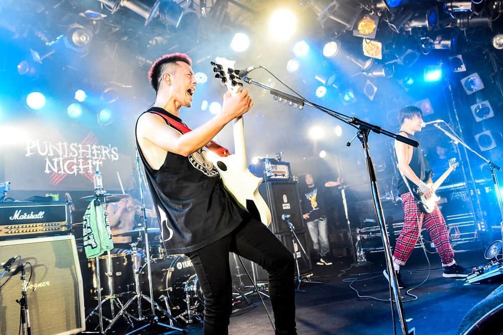 TOTALFATのインスタグラム：「2020.01.23 thu. PUNISHER'S NIGHT 2020 ⚡️初日⚡️ 渋谷CLUB QUATTRO w/ Dragon Ash(5人編成での出演) BACK LIFT  ありがとうございました🔥🔥🔥 ・ ・ ・ 明日1/25(土)は、名古屋CLUB QUATTROにて Dragon Ash (5人編成での出演)、POT  あさって1/26(日)は梅田CLUB QUATTROにて 10-FEET、FOMARE  photo by @azusatakada_photographer  #TOTALFAT #dragonash  #backlift  #pot #10feet  #fomare  #パニシャ  #punishersnight2020」
