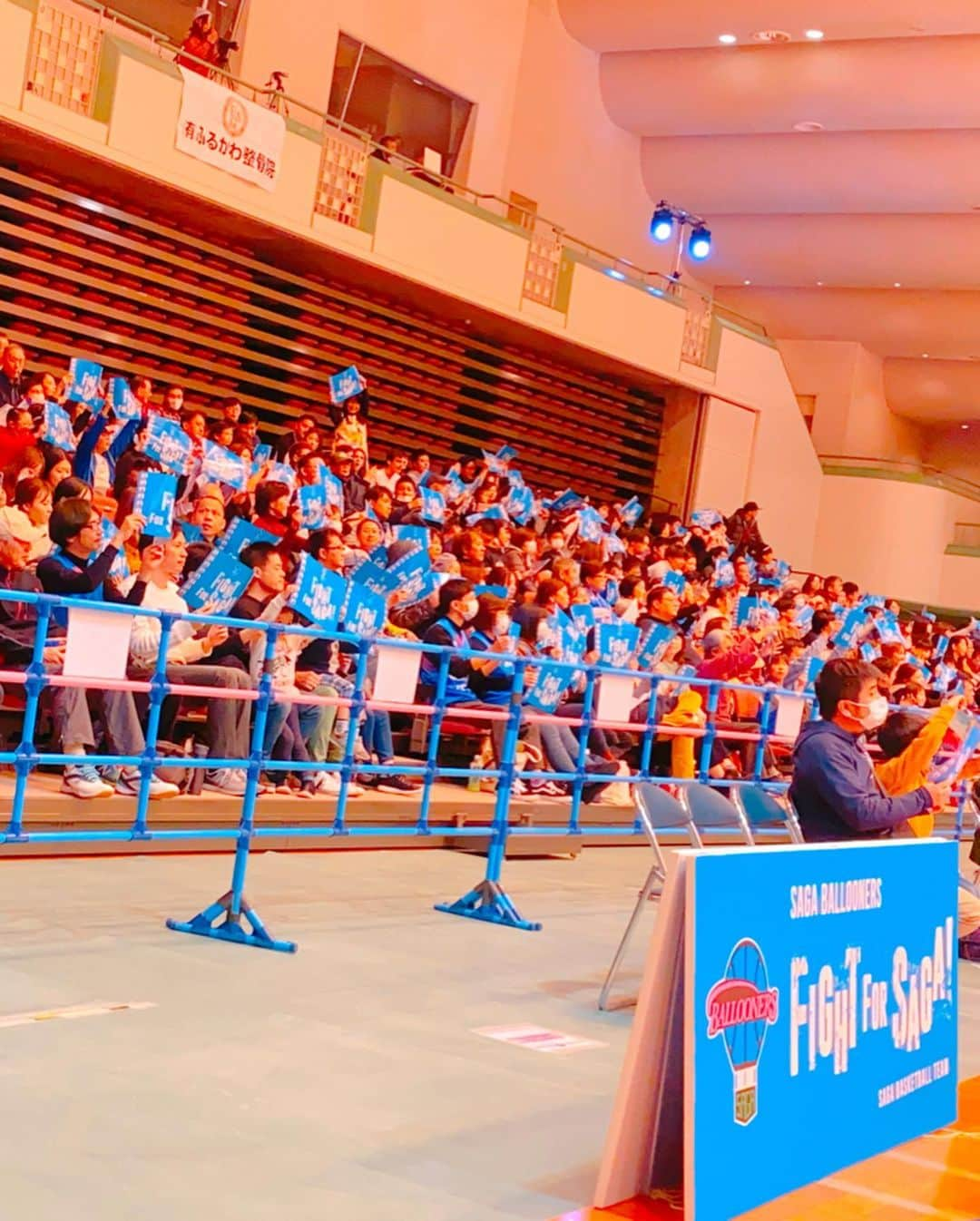 津田菜都美さんのインスタグラム写真 - (津田菜都美Instagram)「* 佐賀バルーナーズ💙🏀 地元長崎の隣の佐賀県という事もあり来たかった～(^^) マスコットのバルたんがかわいくて、、😍素質あり。笑 お気に入りマスコットにランクインしました💙💙 えすえーじーえーSAGA！！Viva九州🙌応援してます☻ 頑張らんば～～～がばい(*•̀ㅂ•́)و"🔥🔥 * 感想はブログに詳しく書いてるので読んでみてねん🙆‍♀️ ▶︎https://ameblo.jp/fdu-natttsu/entry-12563144716.html * #佐賀バルーナーズ#Bリーグ#Bリーグ観戦#バルたん#マスコットキャラクター#佐賀県#SAGA#ばるにすた#プロスポーツ#九州#kyushu#諸富文化体育館」1月24日 18時24分 - tsuda_723_official