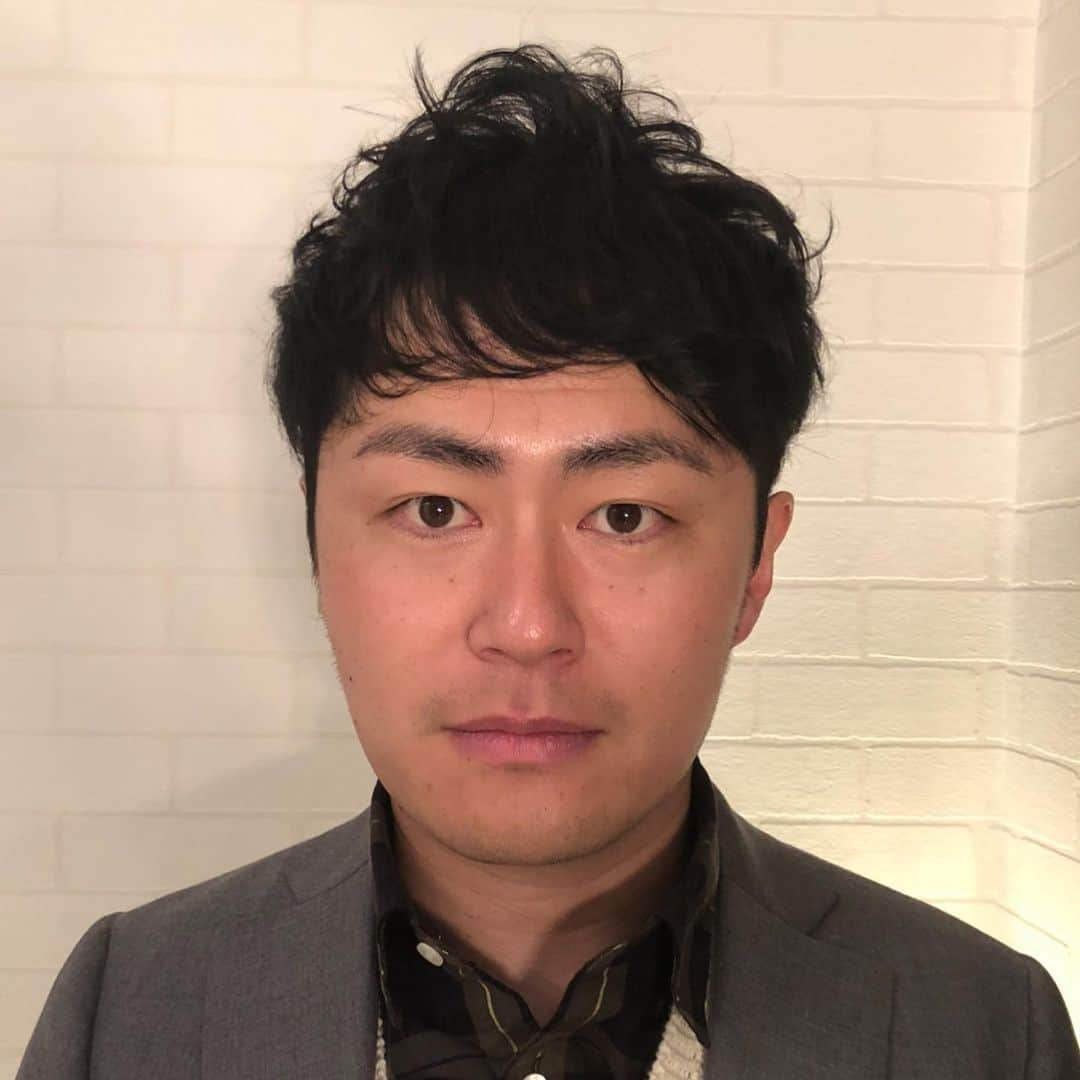 梅村賢太郎さんのインスタグラム写真 - (梅村賢太郎Instagram)「1枚目 3枚目 before  2枚目 4枚目 after  5枚あります☺︎ #エステ #小顔 #むくみ #これはすごい 『梅割り』あります 僕の紹介で @maison_de_mimi0507 フォローしてDMでご予約を☺︎ なんと、、、 【半額に】 僕もこんなに顔小さくなりました！ 通います！！顔なくならへんか心配！  #大阪エステ#フェイシャルエステ #メゾンドゥミミ#大阪#南堀江#南堀江の隠れ家サロン #会員制エステサロン#ご紹介制サロン#南堀江サロン #美肌#エイジングケア #美白#リフトアップ#ニキビケア #アロママッサージ #脱毛#美容好きな人と繋がりたい#osaka#horie#maisondemimi#maison_de_mimi」1月24日 18時21分 - rahujigenume